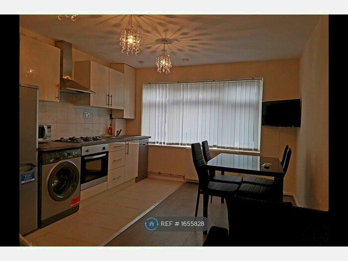 3 Bedroom Flat To Rent In Beulah Road, Thornton Heath, CR7