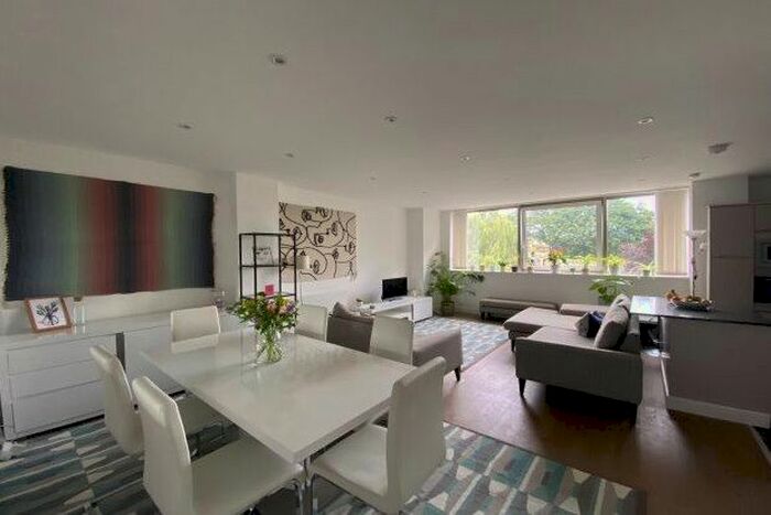 2 Bedroom Flat To Rent In Hamilton Street, Cardiff, CF11