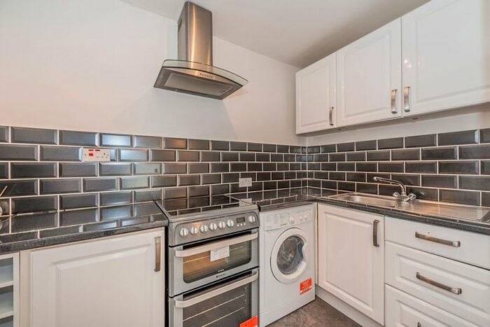 1 Bedroom Flat To Rent In Maldon Road, Wallington, Surrey, SM6