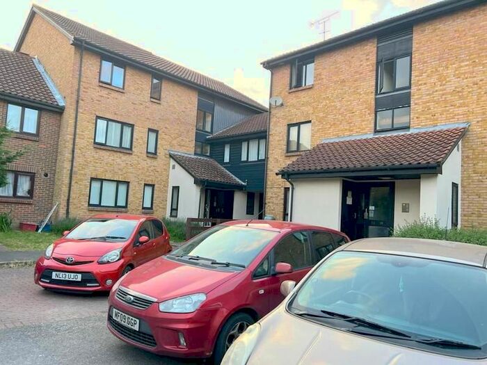 1 Bedroom Flat To Rent In Badger Close, Feltham, TW13