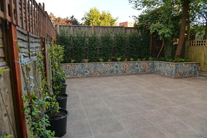 2 Bedroom Apartment To Rent In Park Gate, Finchley, N2
