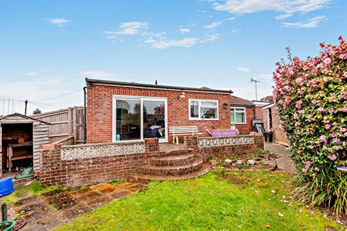 3 Bedroom Bungalow For Sale In Clinton Close, Woking, GU21