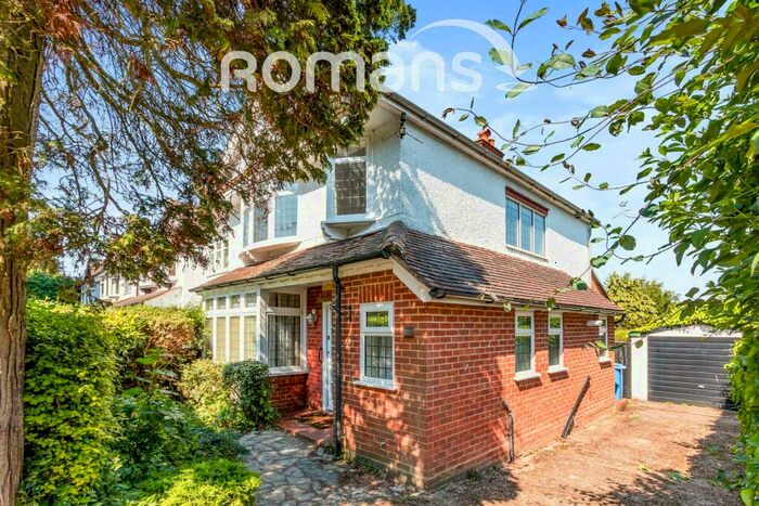 3 Bedroom Detached House To Rent In Ashley Road, GU14