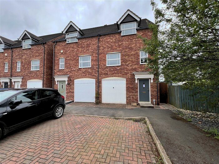 3 Bedroom Town House To Rent In Sandwath Drive, Church Fenton, LS24