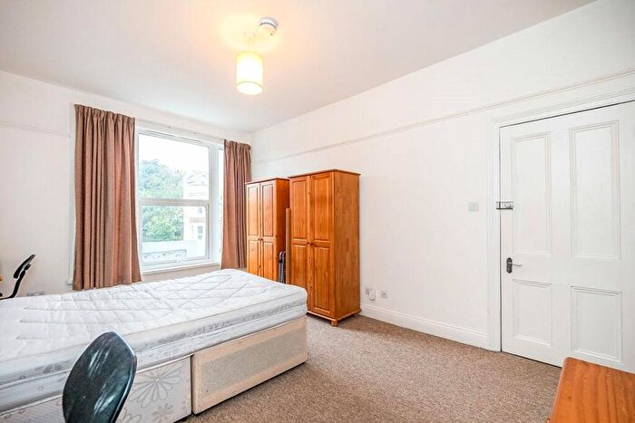 1 Bedroom Flat To Rent In Lipson Road, Plymouth, Devon, PL4