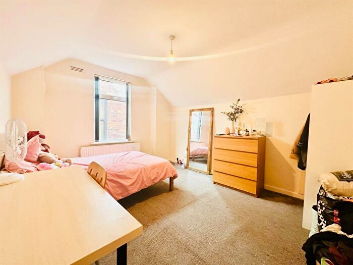 4 Bedroom Semi-Detached House To Rent In Teversal Avenue, Nottingham, NG7