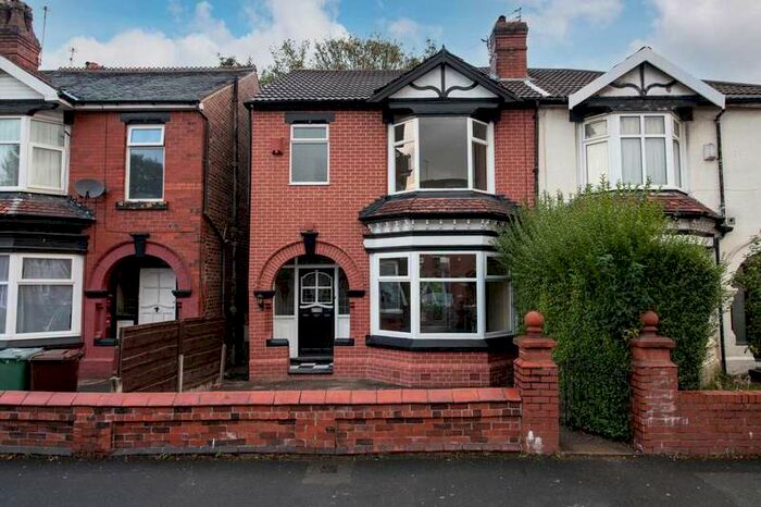 4 Bedroom Semi-Detached House To Rent In Richmond Avenue, Prestwich, M25