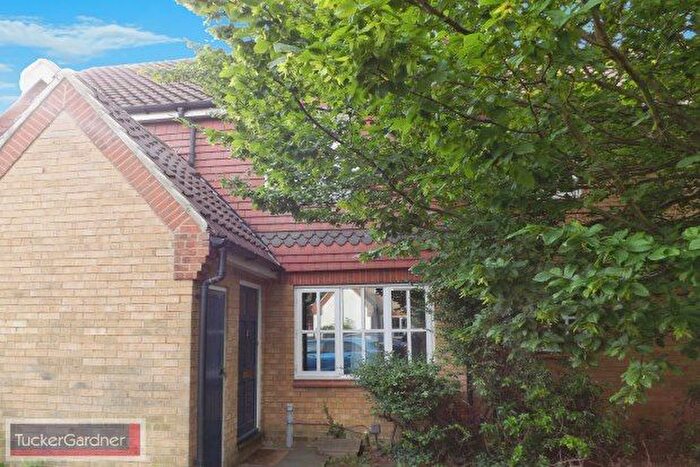 2 Bedroom Property To Rent In Blackthorn Close, Cambridge, CB4