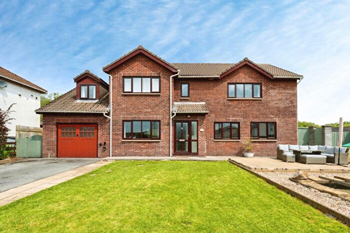 7 Bedroom Detached House For Sale In Newtown Close, Penybanc, Ammanford, Carmarthenshire, SA18
