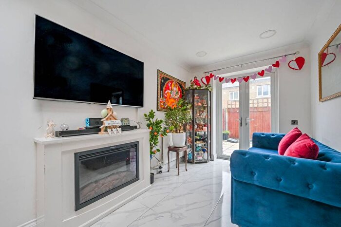 4 Bedroom Property To Rent In Abbott Road, Poplar, London, E14