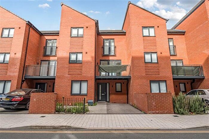 3 Bedroom Terraced House To Rent In Bedroom Terraced House In All Saints Road, Leicester, LE3