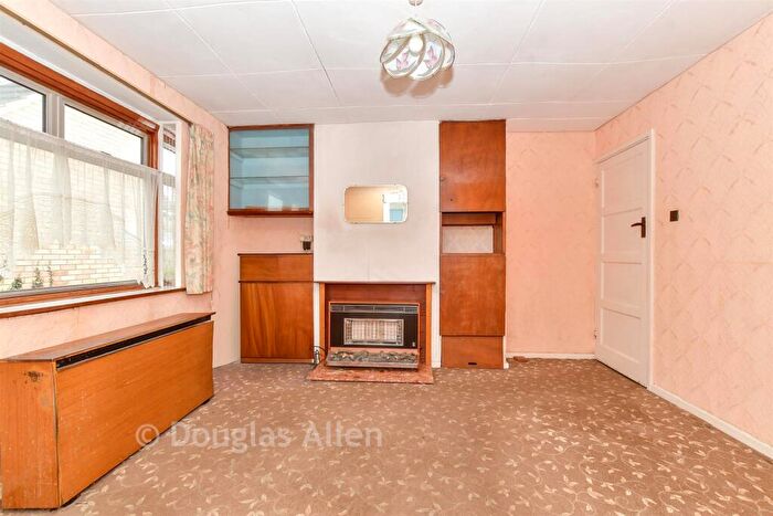 2 Bedroom Semi-Detached Bungalow For Sale In Elizabeth Drive, Wickford, Essex, SS12