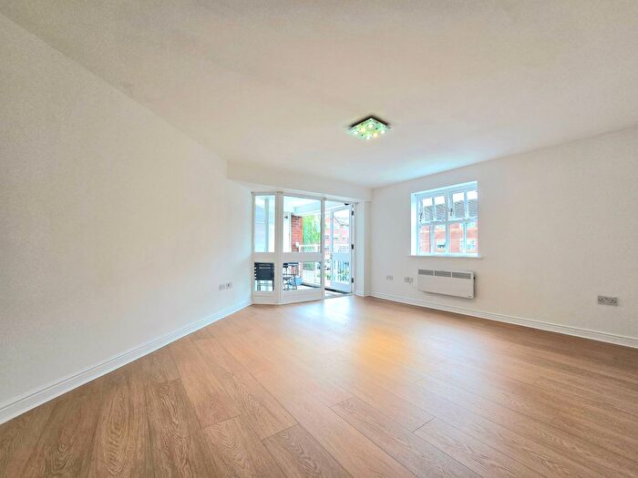 2 Bedroom Flat To Rent In Macmillan Way, London, SW17