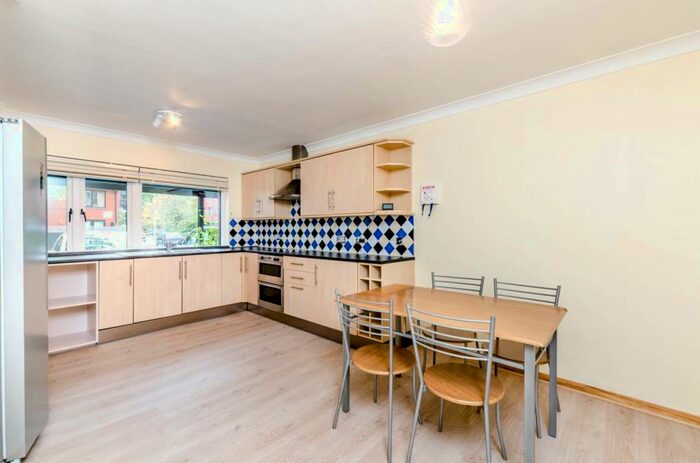 3 Bedroom House To Rent In Tithe Barn Close, Kingston, Kingston Upon Thames, KT2