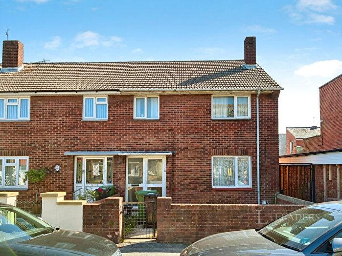 3 Bedroom End Of Terrace House To Rent In Malins Road, PO2