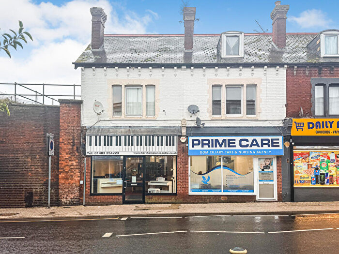 3 Bedroom Flat For Sale In A Park Terrace Courtyard, Park Terrace East, Horsham, RH13