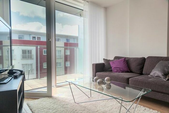 2 Bedroom Flat To Rent In Station Approach, Epsom KT19