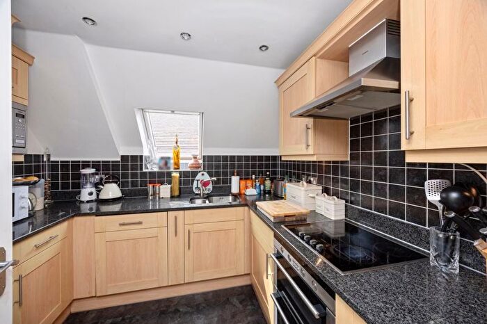 2 Bedroom Flat For Sale In Forest Road, Effingham Junction, Leatherhead, KT24