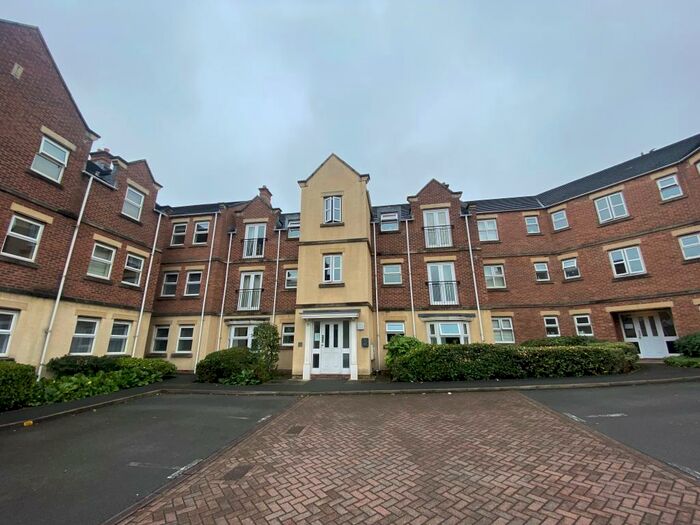 2 Bedroom Apartment To Rent In Whitehall Croft, Leeds, LS12