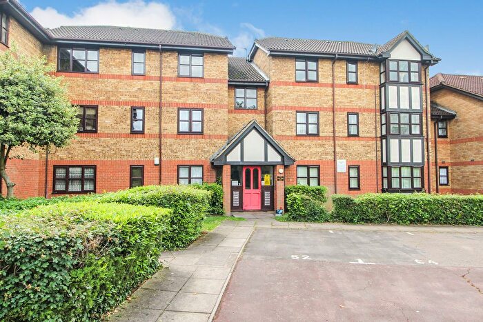 1 Bedroom Flat For Sale In Redwood Grove, Bedford, MK42