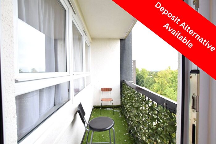 2 Bedroom Flat To Rent In Haynes Park Court, Slewins Close, Hornchurch, Essex, RM11