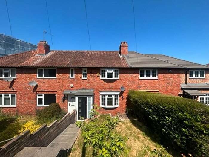 2 Bedroom Cottage To Rent In Beechen Lane, Lower Kingswood, KT20