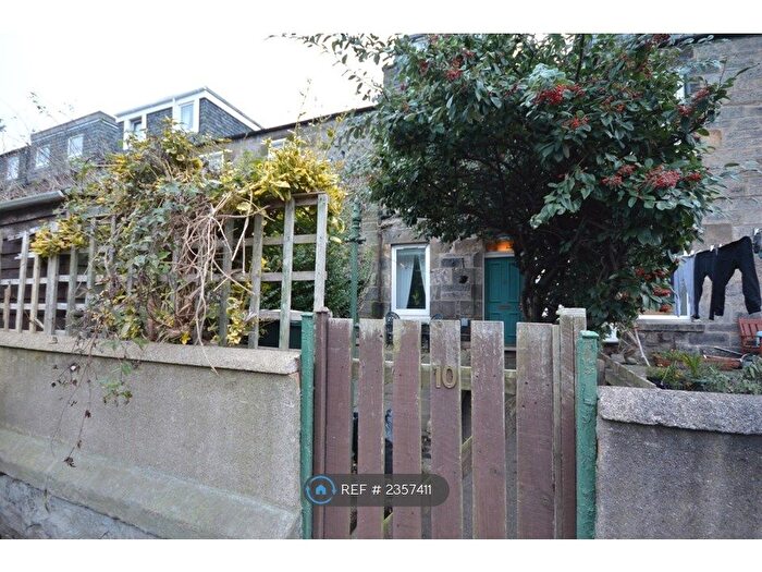 2 Bedroom Flat To Rent In Beechwood Terrace, Edinburgh, EH6