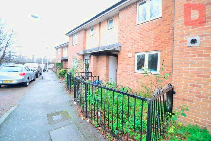 3 Bedroom Terraced House To Rent In Buxhall Crescent, Hackney, Hackney Wick, E9