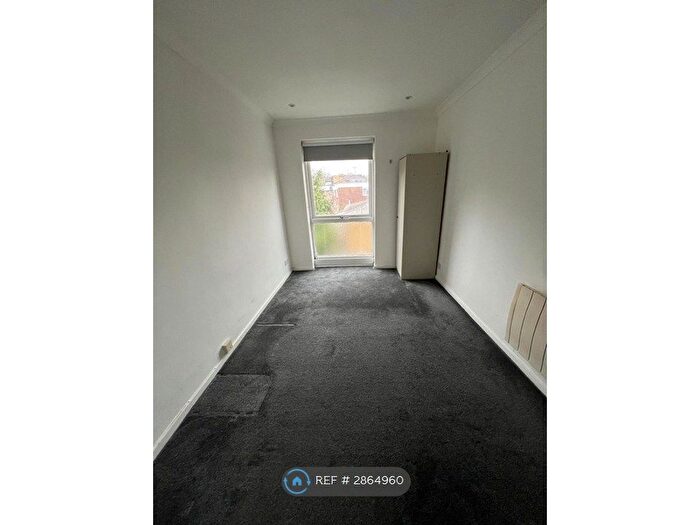 2 Bedroom Flat To Rent In Duncan Court, London, N12