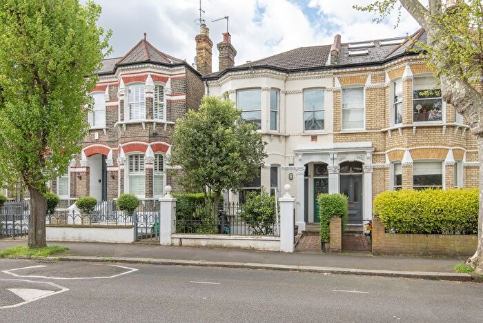 2 Bedroom Flat For Sale In Crescent Lane, London, SW4