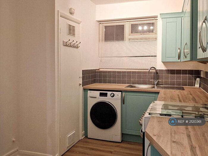 2 Bedroom Flat To Rent In Belmont Road, Erith, DA8