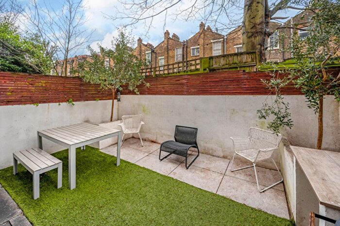 2 Bedroom Flat For Sale In College Place, Camden Town, NW1