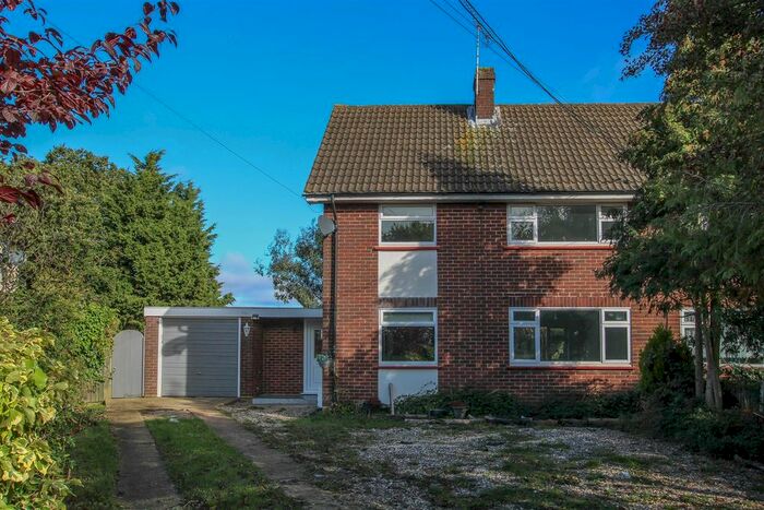 3 Bedroom Semi-Detached House For Sale In Billericay Road, Herongate, Brentwood, CM13