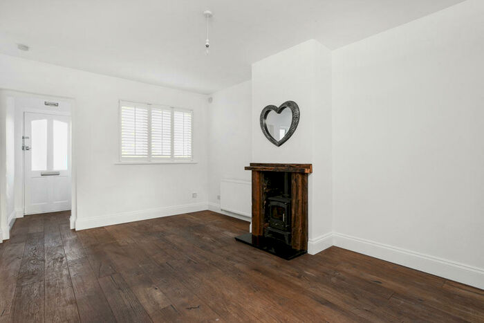 3 Bedroom End Of Terrace House To Rent In Larkshall Road, Chingford, E4