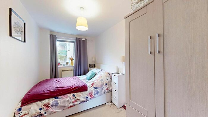 2 Bedroom Flat To Rent In Balham High Road, London, SW17