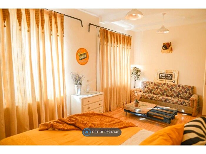 2 Bedroom Flat To Rent In Bethnal Green, London, E1