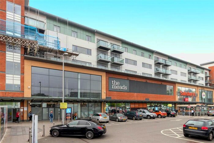 2 Bedroom Apartment To Rent In Queensmead, Farnborough, Hampshire, GU14