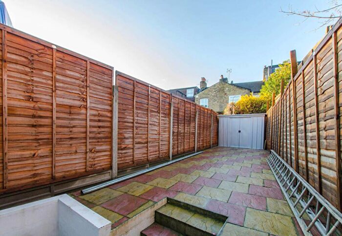 1 Bedroom Flat To Rent In Ivanhoe Road, Denmark Hill, London, SE5