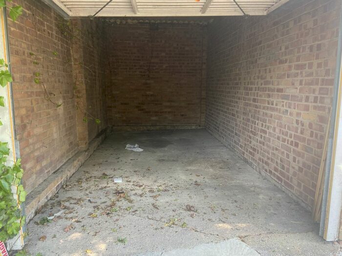 Garage / Parking To Rent In Field Court, Sunningfield Road, Hendon, NW4