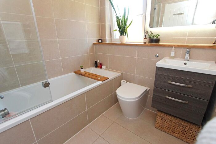 2 Bedroom Flat To Rent In Clark Place, Trinity, Edinburgh, EH5