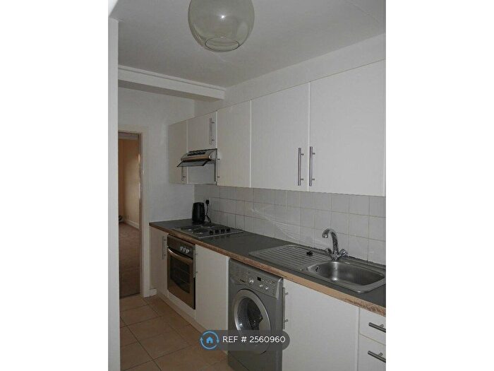 2 Bedroom Flat To Rent In Worcester Road, Cheadle Hulme, Cheadle, SK8