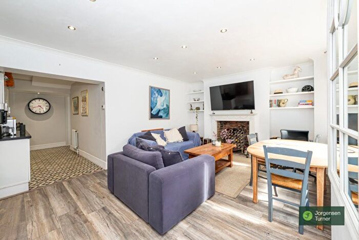 2 Bedroom Flat For Sale In Minford Gardens, London, W14