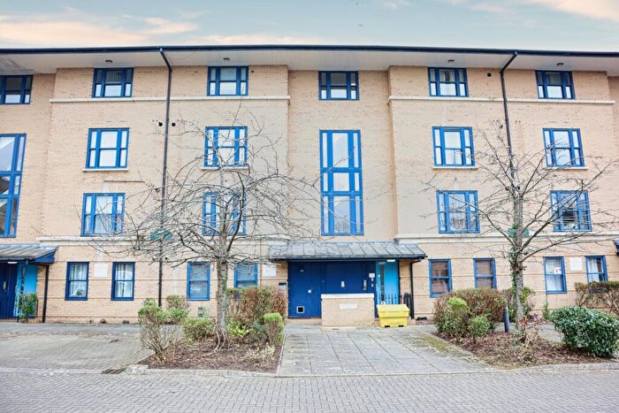 2 Bedroom Apartment To Rent In North Row, Milton Keynes, Buckinghamshire, MK9