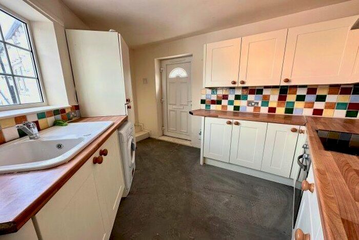 1 Bedroom Flat To Rent In Dewsbury Road, Wakefield, WF2
