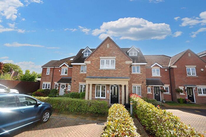 1 Bedroom Flat To Rent In Gardener Walk, Holmer Green, HP15