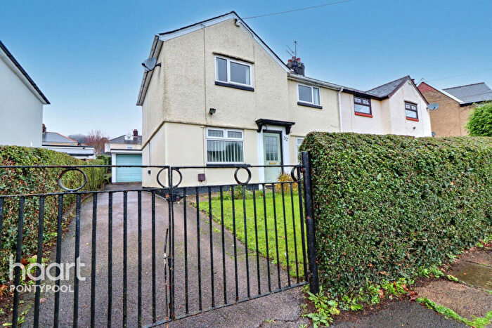 3 Bedroom Semi Detached House For Sale In The Avenue, Pontypool, NP4