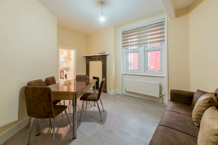 3 Bedroom Flat To Rent In Grand Parade, Harringay, London, N4