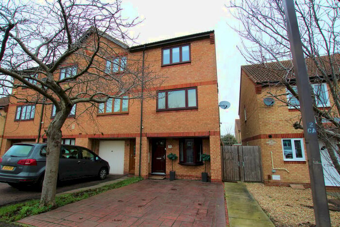 3 Bedroom End Of Terrace House To Rent In Chetwode Avenue, Monkston, Milton Keynes, MK10