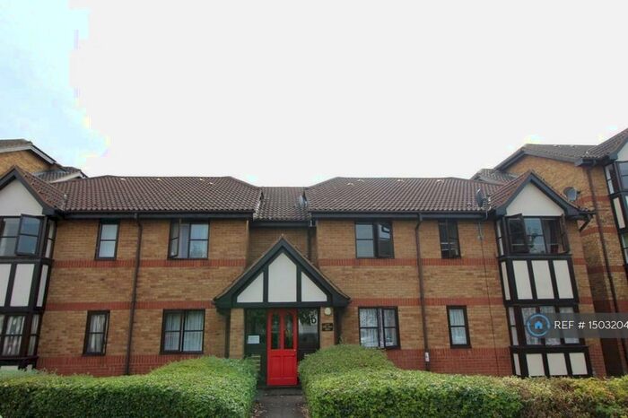 2 Bedroom Flat To Rent In Redwood Grove, Bedford, MK42