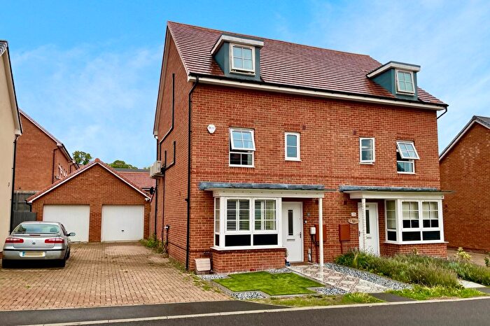 4 Bedroom Semi-Detached House For Sale In Frost Drive, Wellesley, Aldershot, GU11